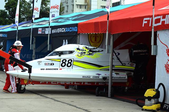 F1赛车谈判罚：尺度之争背后的逻辑（心理状态视角）